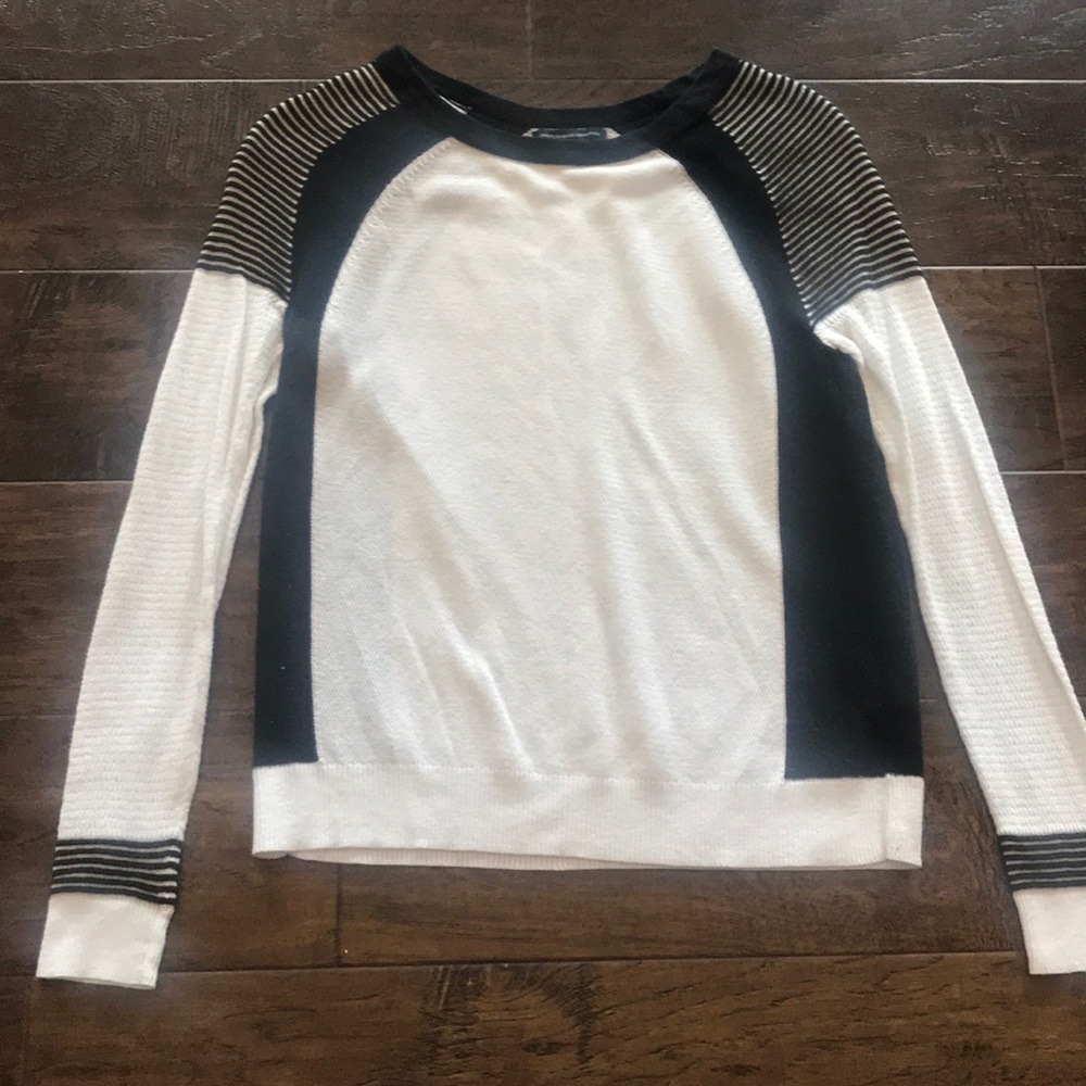 AE Light Sweater - Picture 6 of 12
